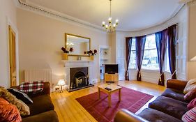 Joivy Spacious Apartment Next To The Meadows